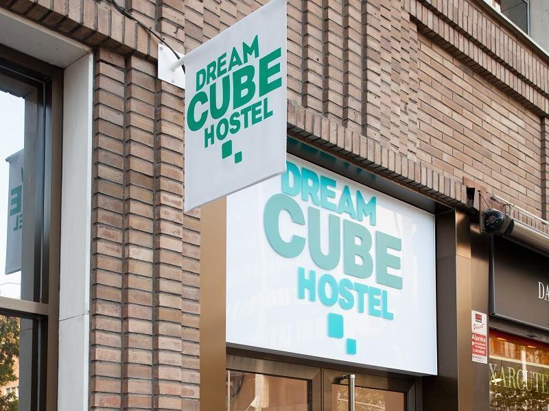 Dream Cube Hostel Barcelona Exteriör bild