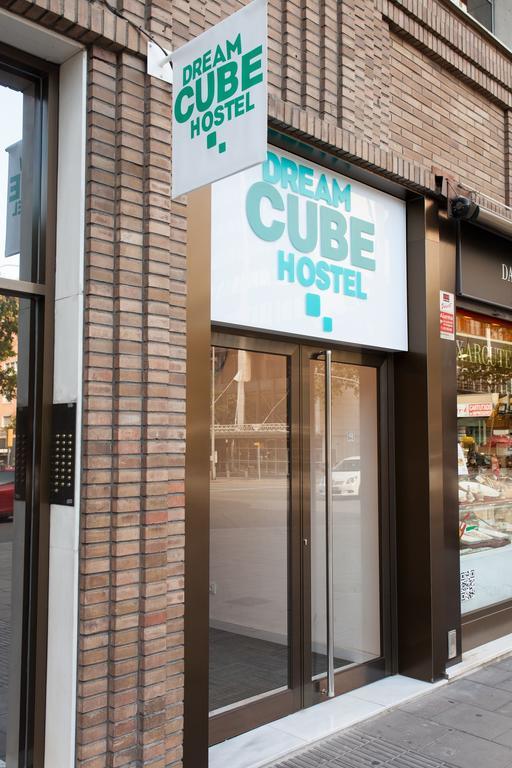 Dream Cube Hostel Barcelona Exteriör bild